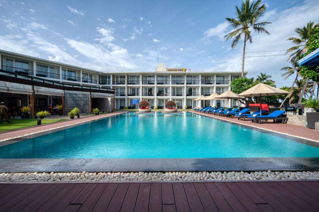 Camelot Beach Hotel Negombo